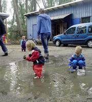 14. Juli: Endlich wieder eine Pfütze, in der gematscht werden kann!